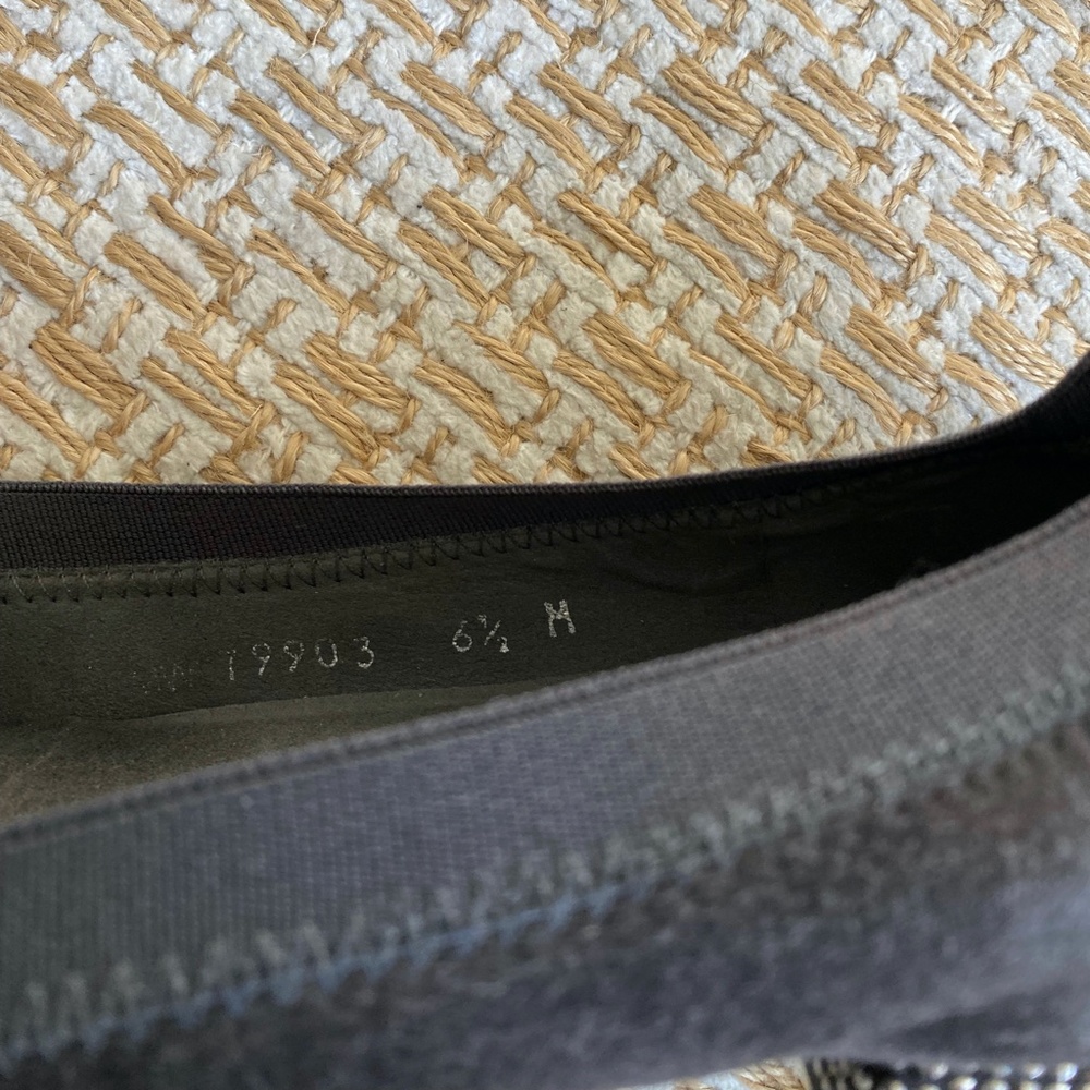 Stuart Weitzman Cabot Suede Studded Cup Bow Flats - 6-1/2 - Picture 9 of 10